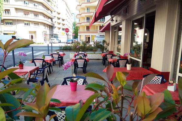 terrasse de la brasserie les arcades à grenoble